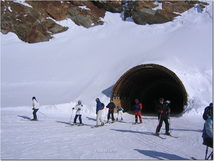 09skitunnel.jpg